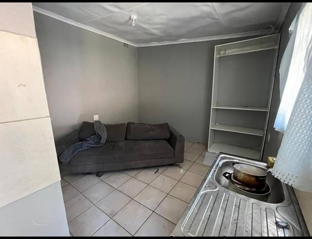 9 BEDROOM HOUSE FOR SALE IN BEZUIDENHOUT VALLEY